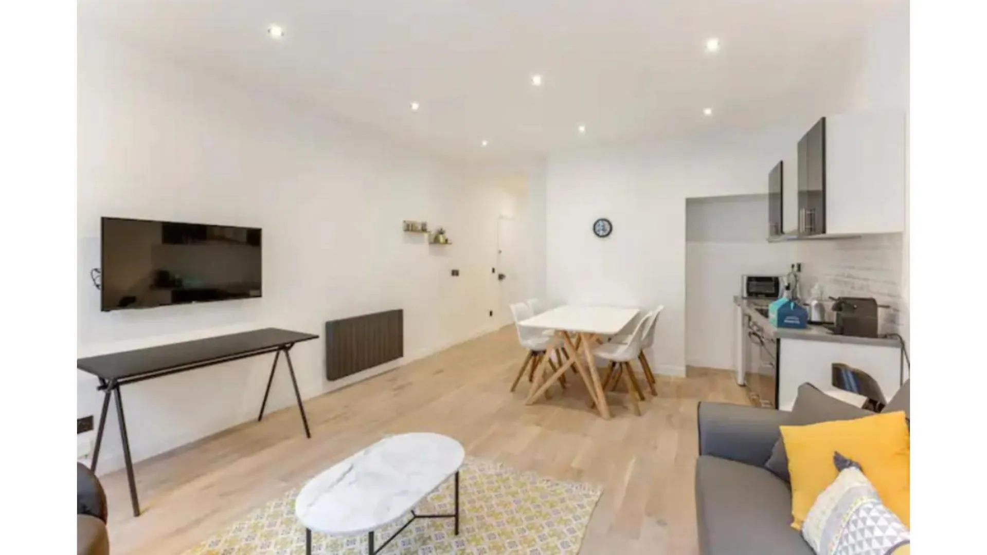 Amazing 2 Bedroom Parisian Flat